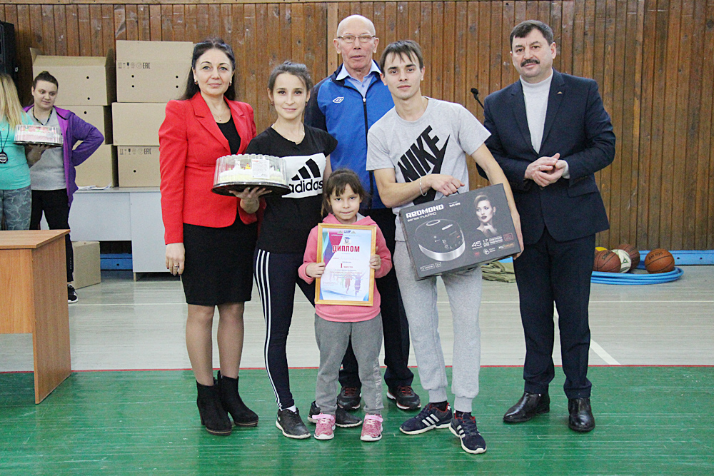 Спортивный праздник «Мама, папа, я – спортивная семья»
