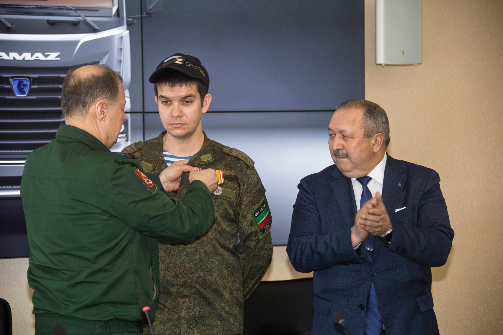 Камазовцу вручили Орден мужества!