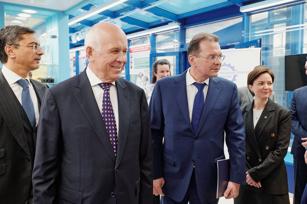 РОССИЙСКАЯ ЭКОНОМИКА ПОКАЗАЛА УСТОЙЧИВОСТЬ БЛАГОДАРЯ РЕШЕНИЯМ ПРЕЗИДЕНТА И ТРУДОВЫМ ПОДВИГАМ  НАШИХ КОЛЛЕКТИВОВ
