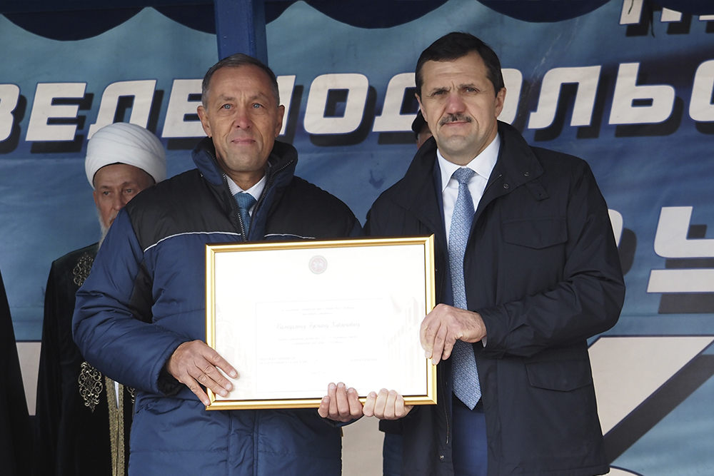Торжественная церемония спуска на воду малого ракетного корабля проекта 21631 «Град» 
