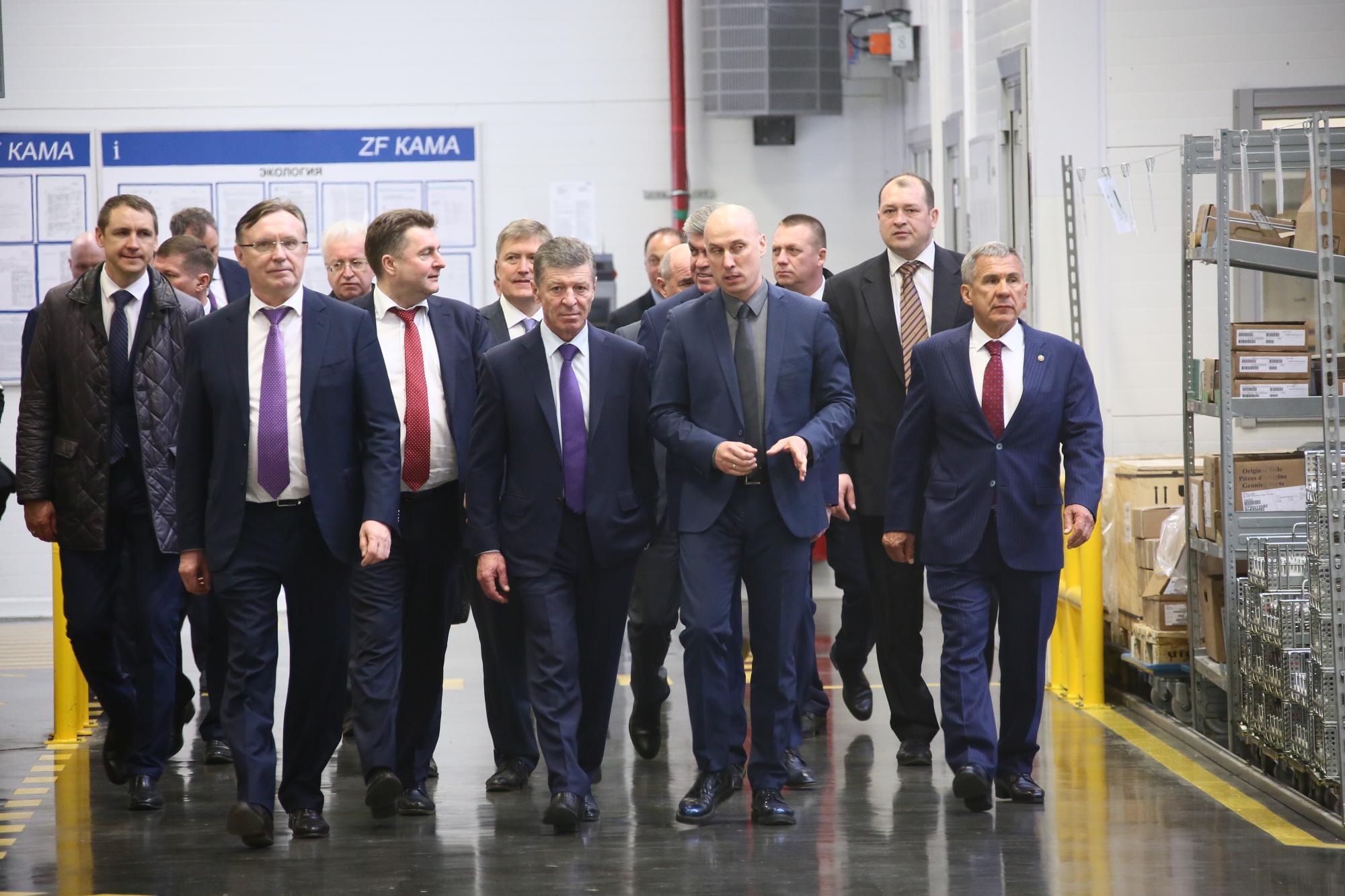 ДЕЛЕГАЦИЯ ПРАВИТЕЛЬСТВА РФ НА «КАМАЗЕ»