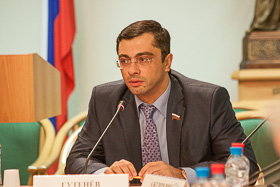Владимир Гутенев: миграционные проблемы в России приобретают все более болезненный и противоречивый характер, который серьезно осложняет реализацию стратегических установок социально-экономического развития страны