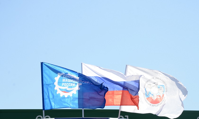Пять автомобилей помощи отправлены из Самары в Снежное (ДНР)