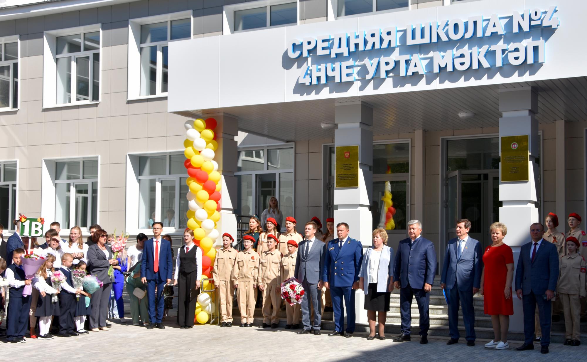 POZIS поощрил активных студентов и школьников