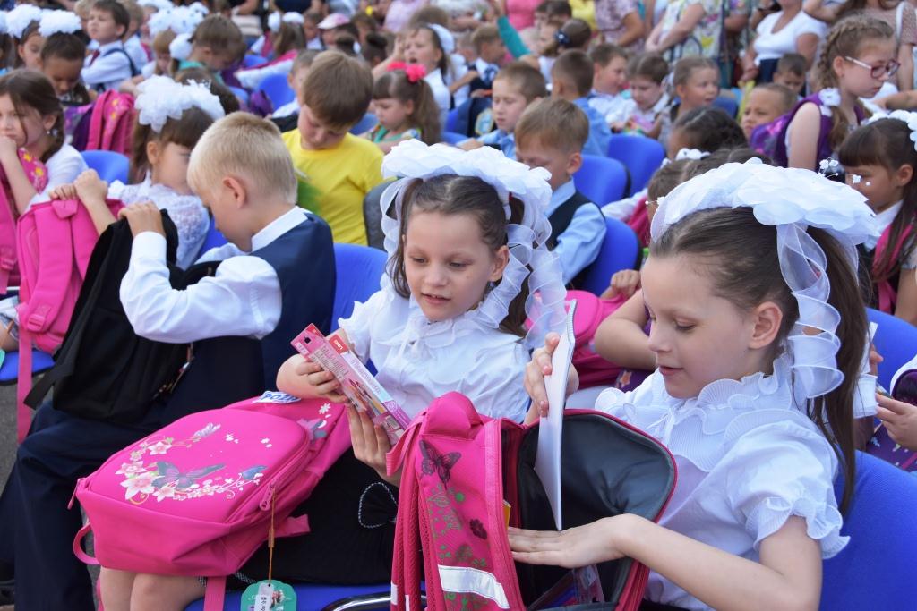 POZIS помог собрать в школу 160 первоклассников