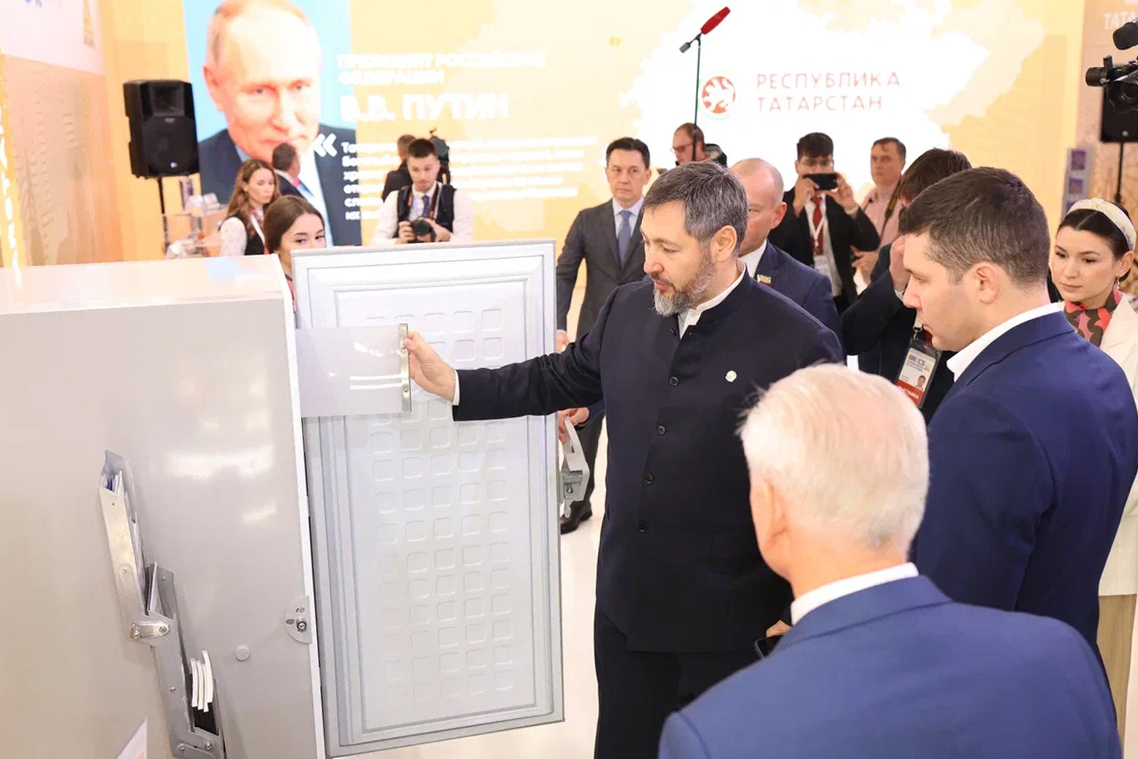 POZIS презентовал на XVI саммите БРИКС инновационный медицинский морозильник POZIS презентовал на XVI саммите БРИКС инновационный медицинский морозильник
