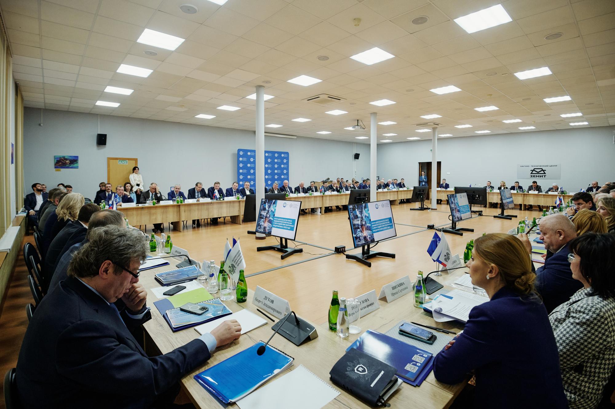 РОССИЙСКАЯ ЭКОНОМИКА ПОКАЗАЛА УСТОЙЧИВОСТЬ БЛАГОДАРЯ РЕШЕНИЯМ ПРЕЗИДЕНТА И ТРУДОВЫМ ПОДВИГАМ  НАШИХ КОЛЛЕКТИВОВ