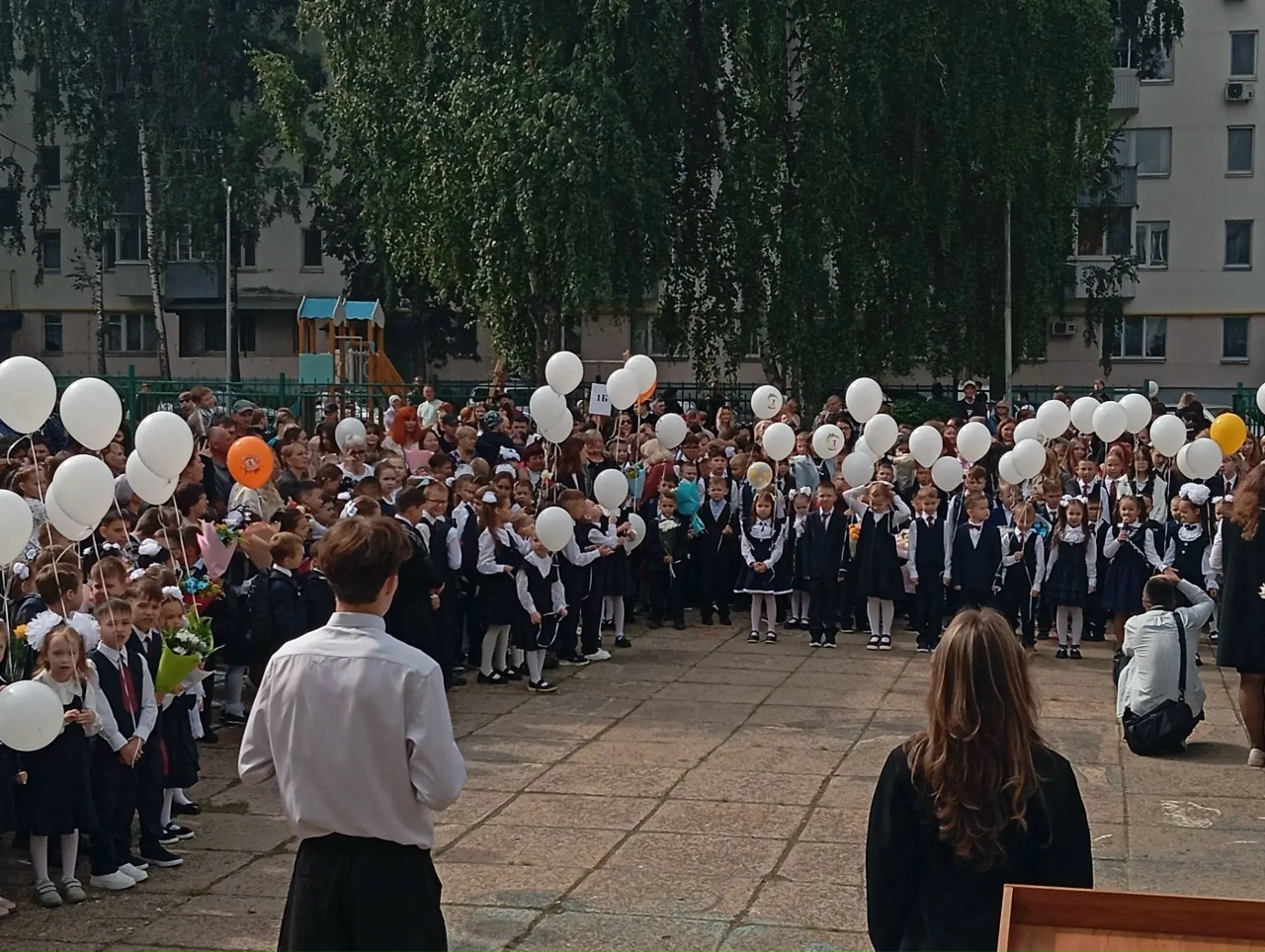 День знаний с заботой: руководители Завода двигателей поздравили школьников с началом нового учебного года День знаний с заботой: руководители Завода двигателей поздравили школьников с началом нового учебного года