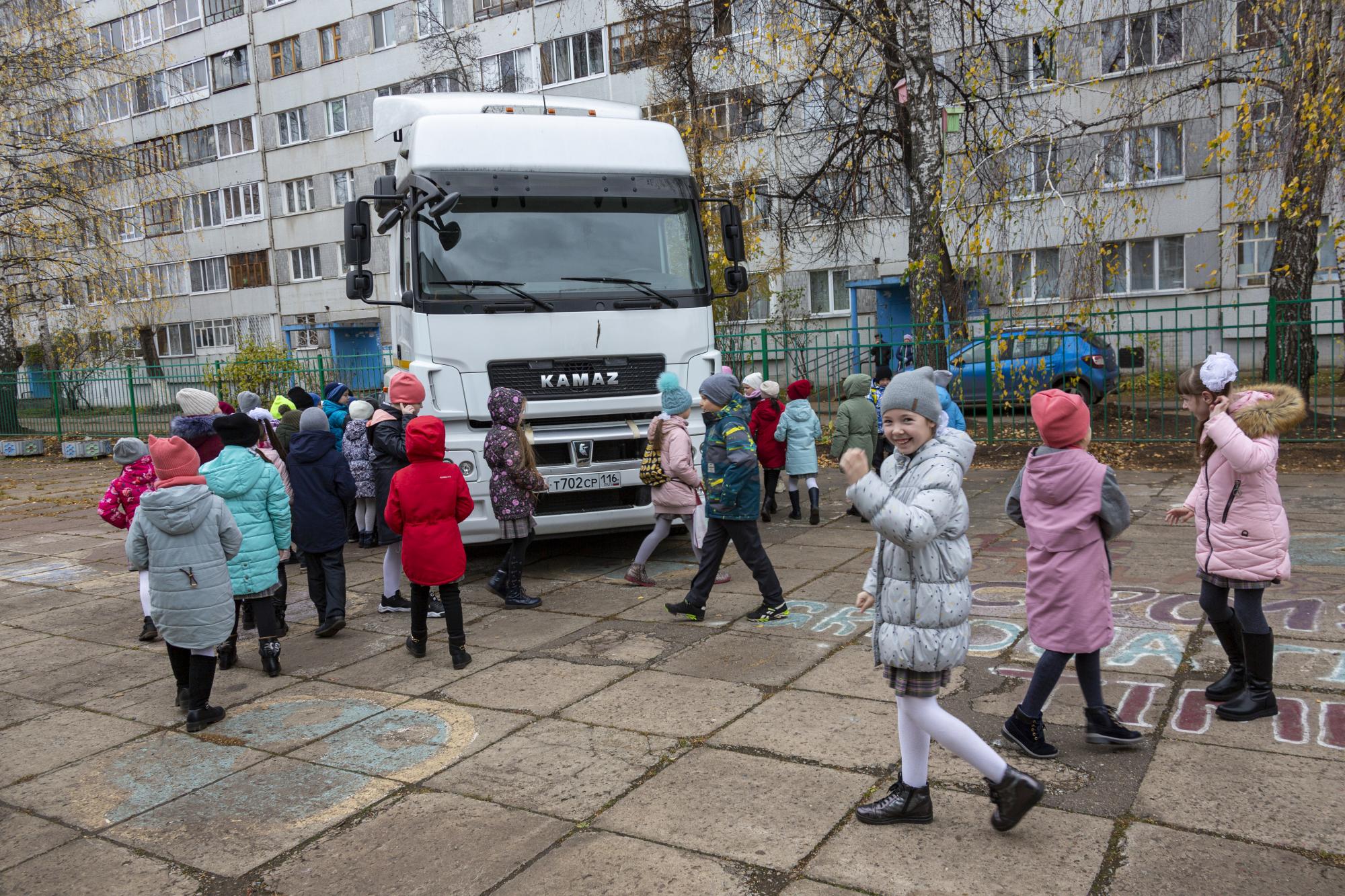 ДНИ «КАМАЗА» В ШКОЛАХ НАБЕРЕЖНЫХ ЧЕЛНОВ ДНИ «КАМАЗА» В ШКОЛАХ НАБЕРЕЖНЫХ ЧЕЛНОВ