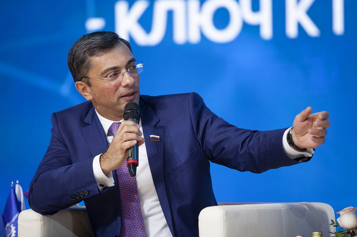 В.Гутенёв: «Совершенствование законодательства в контрактной сфере интенсифицирует формирование заказа для высокотехнологичной промышленности» В.Гутенёв: «Совершенствование законодательства в контрактной сфере интенсифицирует формирование заказа для высокотехнологичной промышленности»