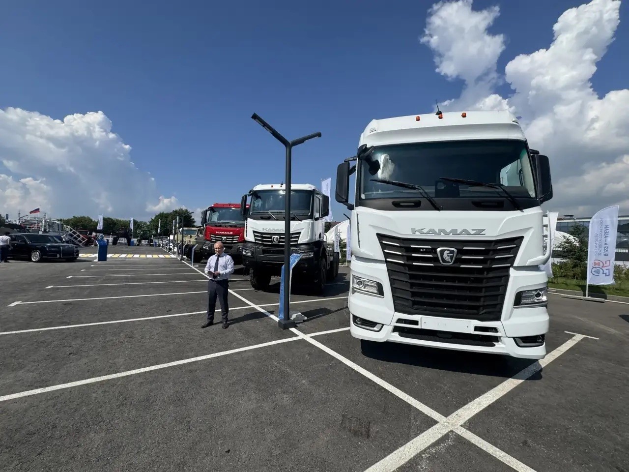 «КАМАЗ» представил автотехнику на выставке в рамках саммита «Россия – АСЕАН» «КАМАЗ» представил автотехнику на выставке в рамках саммита «Россия – АСЕАН»