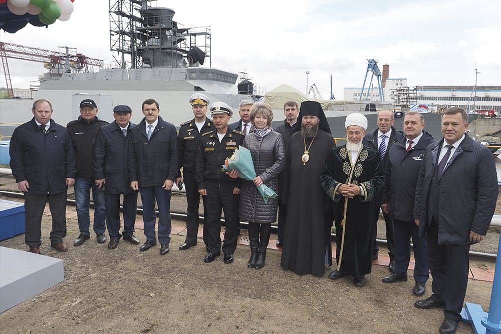 Торжественная церемония спуска на воду малого ракетного корабля проекта 21631 «Град» 