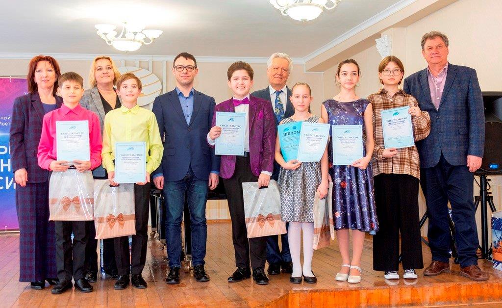 Челнинские школьники стали стипендиатами фонда «Новые имена» Челнинские школьники стали стипендиатами фонда «Новые имена»