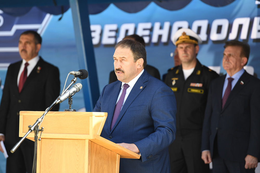 Торжественная церемония спуска на воду малого ракетного корабля проекта 21631 "Ингушетия"