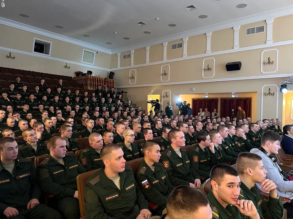СоюзМаш России направил рисунки детей и подарки на фронт