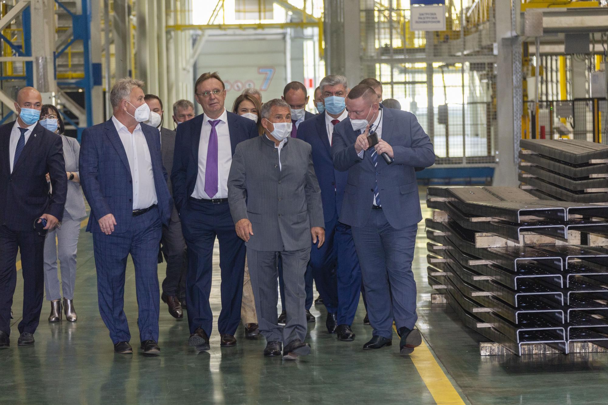Президент Татарстана Рустам Минниханов на «КАМАЗе» Президент Татарстана Рустам Минниханов на «КАМАЗе»