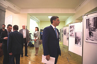 В ГосДуме открылась выставка фоторабот знаменитого физика-ядерщика Юлия Харитона «В объективе Ю.Б.»