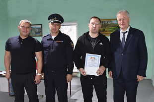 Руководство ГИБДД поздравило водителей POZIS