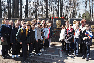 Заводчане почтили память Героя Советского Союза Ивана Михайловича Засорина